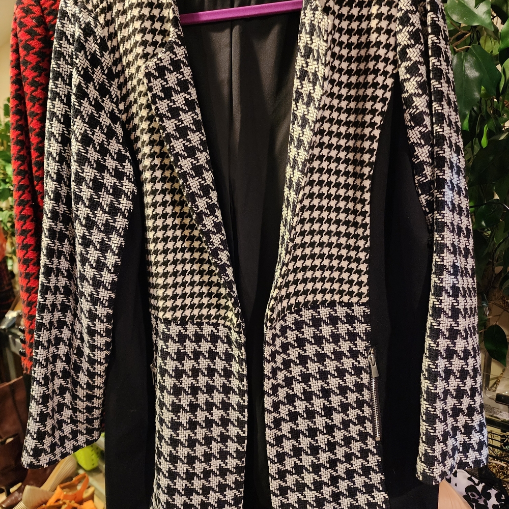 Chico's Black & White Houndstooth Blazer